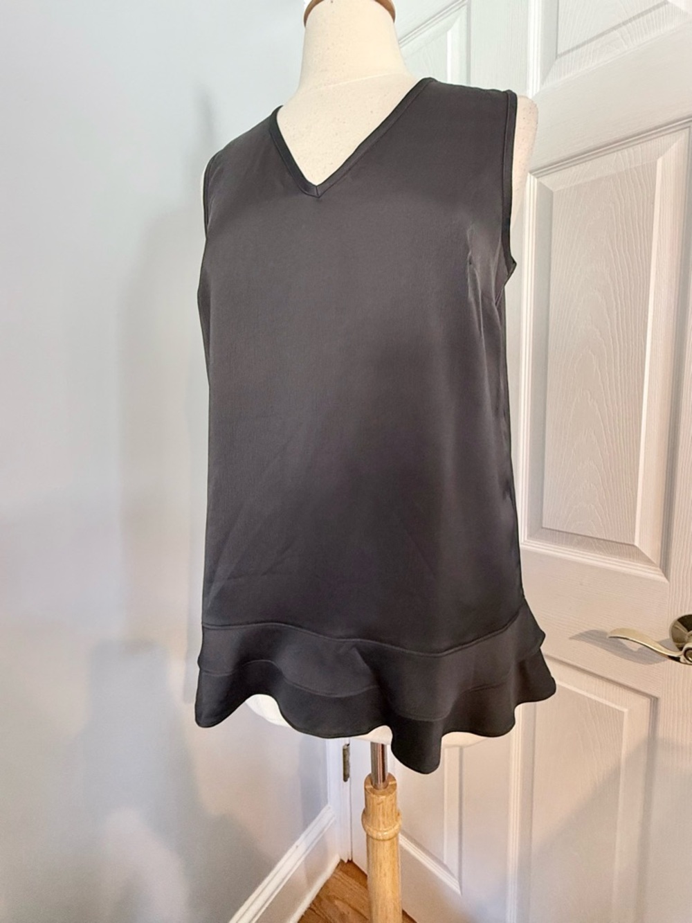 IMAN Ruffle Bottom Blouse - Picture 4 of 5